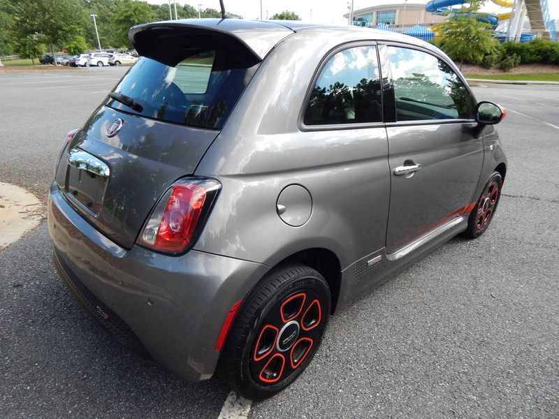 Illustration for article titled At $7,900, Would You Give This 2013 Fiat 500 an E for Effort?